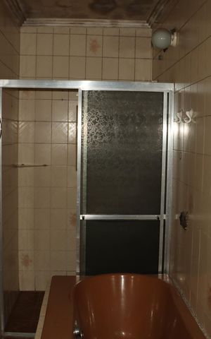 Casa à venda com 125m², 2 quartos e 2 vagasBanheiro 1