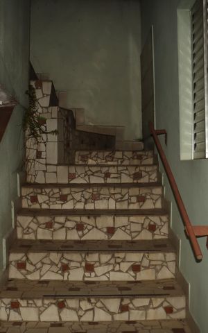 Casa à venda com 125m², 2 quartos e 2 vagasEscadas