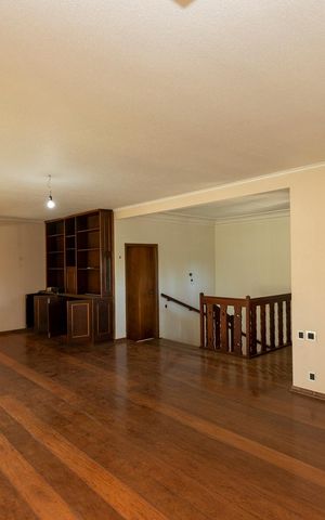 Casa para alugar com 380m², 4 quartos e 2 vagas Casa para alugar com 380m², 4 quartos e 2 vagasSala