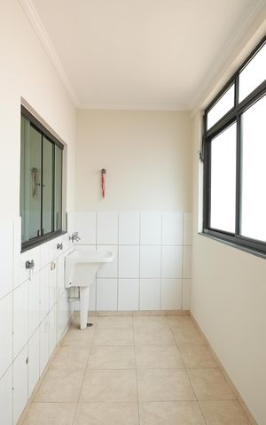 Casa para alugar com 242m², 3 quartos e 5 vagasÁrea de Serviço