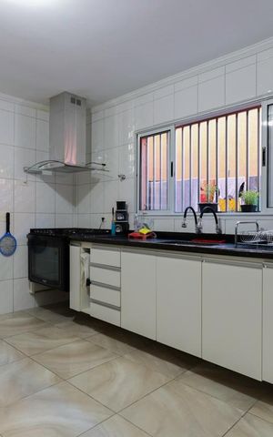 Casa à venda com 118m², 3 quartos e 2 vagas Casa à venda com 118m², 3 quartos e 2 vagasCozinha