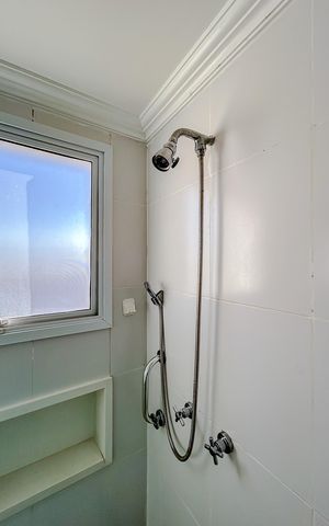 Apartamento à venda com 164m², 3 quartos e 4 vagasBanheiro da Suíte 1