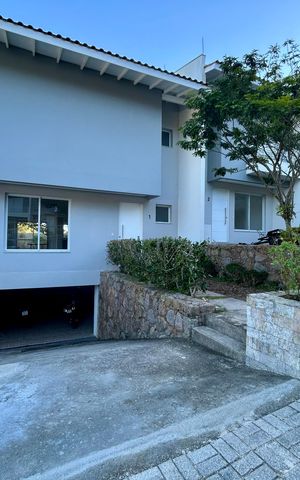 Casa de condomínio para alugar com 205m², 3 quartos e 3 vagas Casa de condomínio para alugar com 205m², 3 quartos e 3 vagasFachada