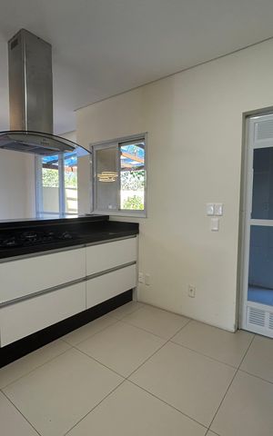 Casa de condomínio para alugar com 205m², 3 quartos e 3 vagas Casa de condomínio para alugar com 205m², 3 quartos e 3 vagasCozinha