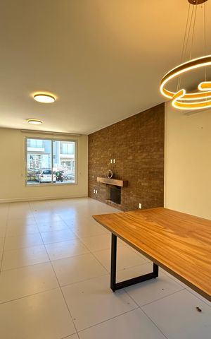 Casa de condomínio para alugar com 205m², 3 quartos e 3 vagas Casa de condomínio para alugar com 205m², 3 quartos e 3 vagasSala