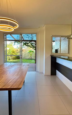 Casa de condomínio para alugar com 205m², 3 quartos e 3 vagas