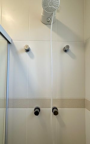 Casa de condomínio para alugar com 205m², 3 quartos e 3 vagas Casa de condomínio para alugar com 205m², 3 quartos e 3 vagasBanheiro suíte 1
