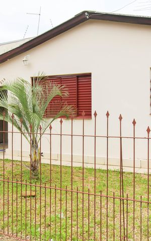 Casa para alugar com 199m², 3 quartos e 3 vagas Casa para alugar com 199m², 3 quartos e 3 vagasFachada
