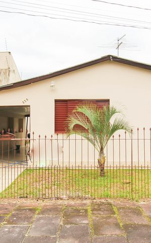 Casa para alugar com 199m², 3 quartos e 3 vagas Casa para alugar com 199m², 3 quartos e 3 vagasFachada