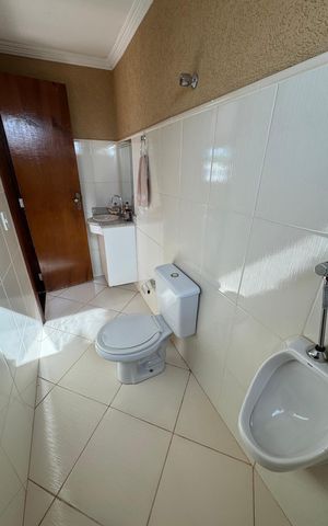 Casa à venda com 390m², 6 quartos e 7 vagas Casa à venda com 390m², 6 quartos e 7 vagasLavabo 2 Anexo 1