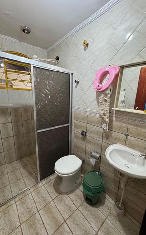 Casa à venda com 390m², 6 quartos e 7 vagas Casa à venda com 390m², 6 quartos e 7 vagasBanheiro 1 Anexo 2