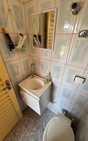 Casa à venda com 390m², 6 quartos e 7 vagas Casa à venda com 390m², 6 quartos e 7 vagasLavabo 3 Anexo 2