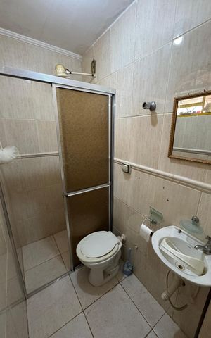 Casa à venda com 390m², 6 quartos e 7 vagas Casa à venda com 390m², 6 quartos e 7 vagasBanheiro da Suíte 4 Anexo 2