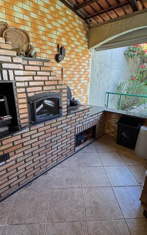 Casa à venda com 390m², 6 quartos e 7 vagas Casa à venda com 390m², 6 quartos e 7 vagasÁrea comum - Churrasqueira
