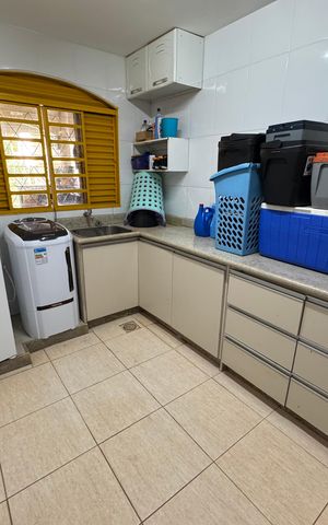 Casa à venda com 390m², 6 quartos e 7 vagas Casa à venda com 390m², 6 quartos e 7 vagasÁrea de Serviço