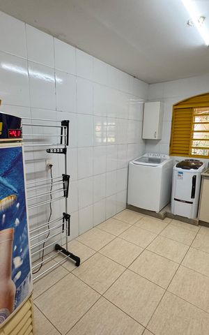 Casa à venda com 390m², 6 quartos e 7 vagas Casa à venda com 390m², 6 quartos e 7 vagasÁrea de Serviço