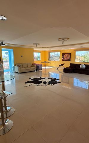 Casa à venda com 390m², 6 quartos e 7 vagas Casa à venda com 390m², 6 quartos e 7 vagasÁrea comum - Salão de festas