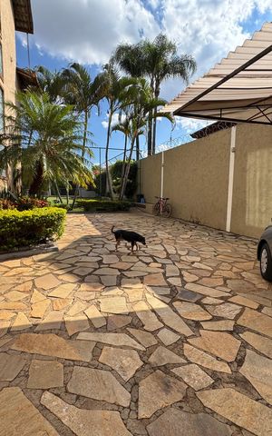 Casa à venda com 390m², 6 quartos e 7 vagas Casa à venda com 390m², 6 quartos e 7 vagasGaragem
