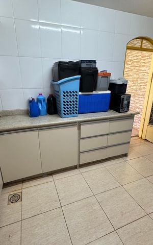 Casa à venda com 390m², 6 quartos e 7 vagas Casa à venda com 390m², 6 quartos e 7 vagasÁrea de Serviço