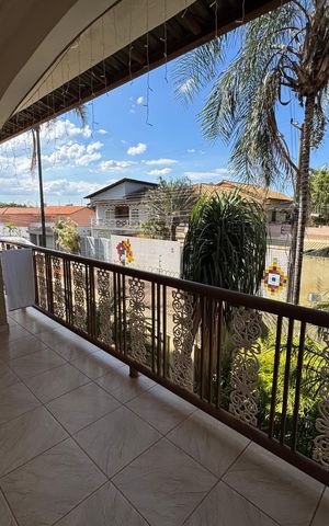 Casa à venda com 390m², 6 quartos e 7 vagas Casa à venda com 390m², 6 quartos e 7 vagasVaranda