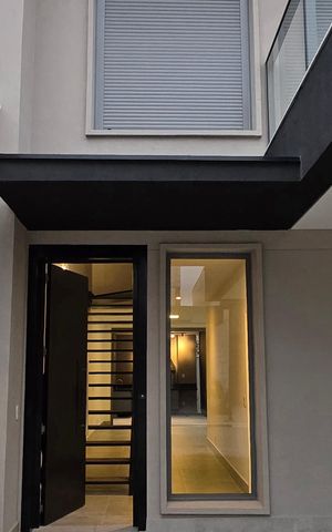 Casa de condomínio para alugar com 230m², 3 quartos e 2 vagas Casa de condomínio para alugar com 230m², 3 quartos e 2 vagasFachada