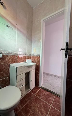 Casa para alugar com 130m², 2 quartos e 2 vagas Casa para alugar com 130m², 2 quartos e 2 vagasBanheiro Corredor