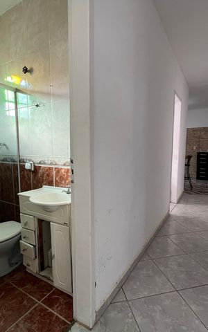 Casa para alugar com 130m², 2 quartos e 2 vagas Casa para alugar com 130m², 2 quartos e 2 vagasBanheiro Corredor