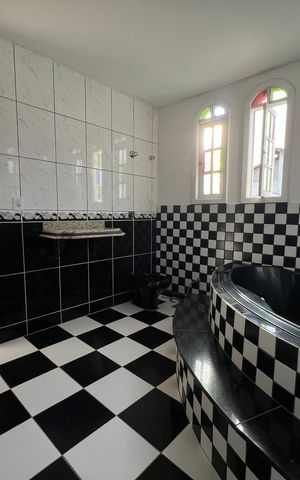 Casa para alugar com 280m², 2 quartos e 2 vagas Casa para alugar com 280m², 2 quartos e 2 vagasBanheiro da Suíte