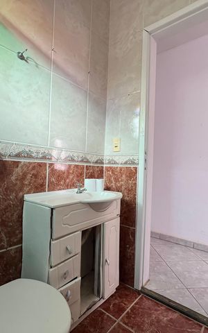 Casa para alugar com 360m², 4 quartos e 3 vagas Casa para alugar com 360m², 4 quartos e 3 vagasBanheiro Corredor