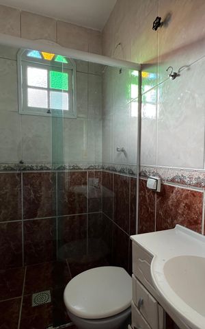 Casa para alugar com 360m², 4 quartos e 3 vagas Casa para alugar com 360m², 4 quartos e 3 vagasBanheiro Corredor