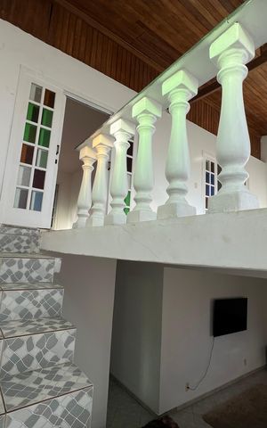 Casa para alugar com 360m², 4 quartos e 3 vagas Casa para alugar com 360m², 4 quartos e 3 vagasEscada