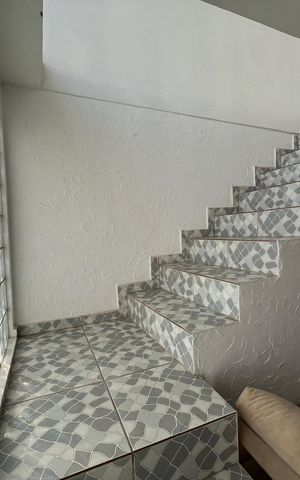 Casa para alugar com 360m², 4 quartos e 3 vagas Casa para alugar com 360m², 4 quartos e 3 vagasEscada Sala