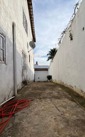 Casa para alugar com 360m², 4 quartos e 3 vagas Casa para alugar com 360m², 4 quartos e 3 vagasÁrea Externa Lateral