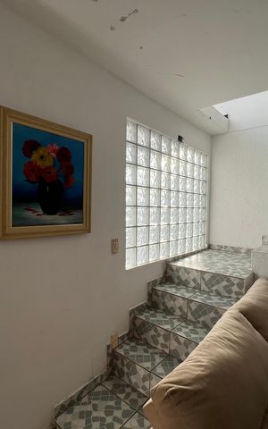 Casa para alugar com 360m², 4 quartos e 3 vagas Casa para alugar com 360m², 4 quartos e 3 vagasEscada Sala