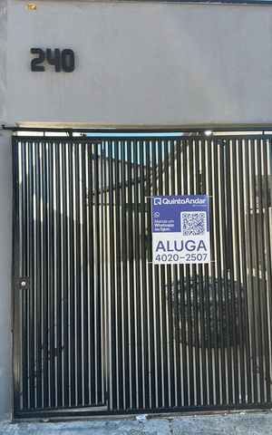 Casa para alugar com 125m², 2 quartos e 2 vagas Casa para alugar com 125m², 2 quartos e 2 vagasFachada
