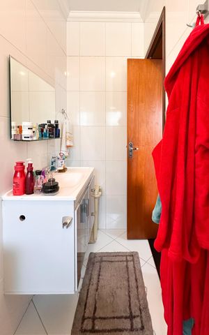 Casa à venda com 250m², 3 quartos e 2 vagas Casa à venda com 250m², 3 quartos e 2 vagasBanheiro da Suíte