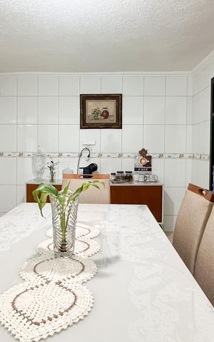 Casa à venda com 250m², 3 quartos e 2 vagas Casa à venda com 250m², 3 quartos e 2 vagasSala de Jantar