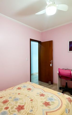 Casa à venda com 250m², 3 quartos e 2 vagas Casa à venda com 250m², 3 quartos e 2 vagasQuarto 1