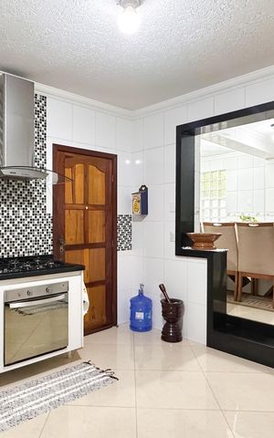 Casa à venda com 250m², 3 quartos e 2 vagas Casa à venda com 250m², 3 quartos e 2 vagasCozinha