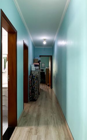 Casa à venda com 250m², 3 quartos e 2 vagas Casa à venda com 250m², 3 quartos e 2 vagasAcessos aos Quartos