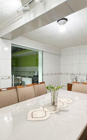 Casa à venda com 250m², 3 quartos e 2 vagas Casa à venda com 250m², 3 quartos e 2 vagasSala de Jantar