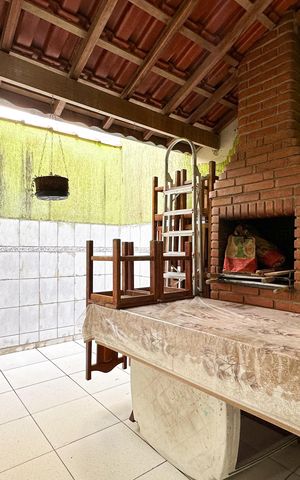 Casa à venda com 250m², 3 quartos e 2 vagas Casa à venda com 250m², 3 quartos e 2 vagasÁrea de Serviço