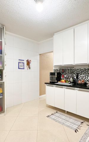 Casa à venda com 250m², 3 quartos e 2 vagas Casa à venda com 250m², 3 quartos e 2 vagasCozinha