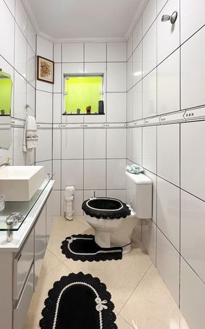 Casa à venda com 250m², 3 quartos e 2 vagas Casa à venda com 250m², 3 quartos e 2 vagasLavabo