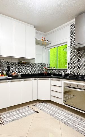 Casa à venda com 250m², 3 quartos e 2 vagas Casa à venda com 250m², 3 quartos e 2 vagasCozinha