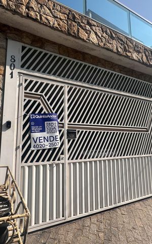 Casa à venda com 250m², 3 quartos e 2 vagas Casa à venda com 250m², 3 quartos e 2 vagasFachada