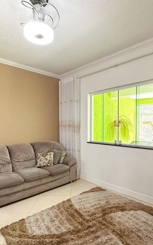 Casa à venda com 250m², 3 quartos e 2 vagas Casa à venda com 250m², 3 quartos e 2 vagasSala