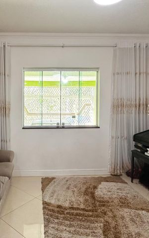 Casa à venda com 250m², 3 quartos e 2 vagas Casa à venda com 250m², 3 quartos e 2 vagasSala