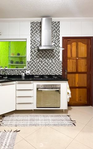 Casa à venda com 250m², 3 quartos e 2 vagas Casa à venda com 250m², 3 quartos e 2 vagasCozinha