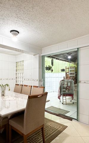 Casa à venda com 250m², 3 quartos e 2 vagas Casa à venda com 250m², 3 quartos e 2 vagasSala de Jantar